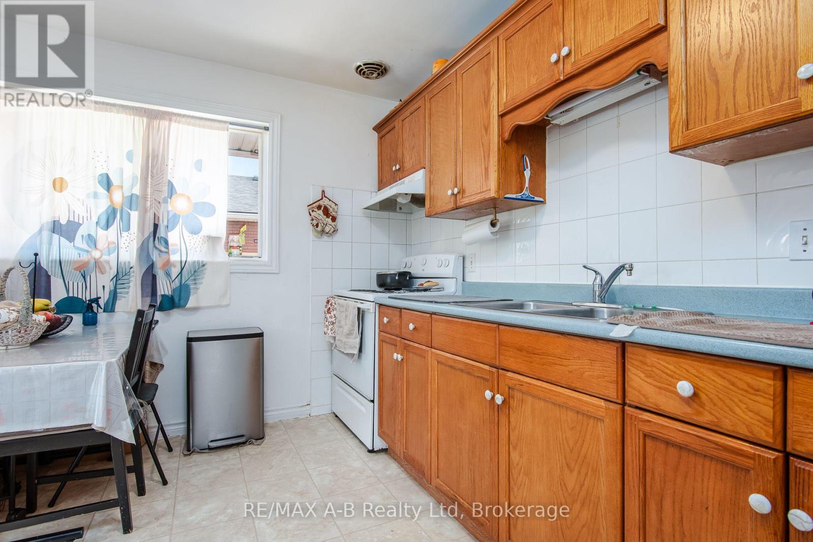 727 Frederick Street, Kitchener, Ontario  N2B 2B3 - Photo 12 - X13752760