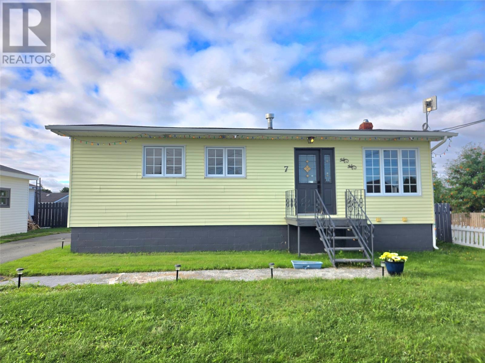 7 Coopers Avenue, Grand Falls-Windsor