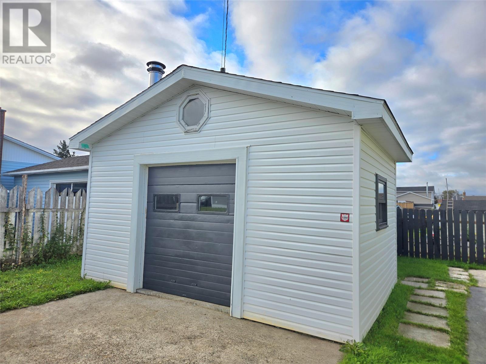 7 Coopers Avenue, Grand Falls-Windsor — photo 2