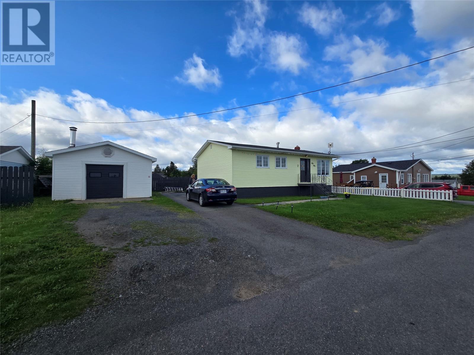 7 Coopers Avenue, Grand Falls-Windsor — photo 3