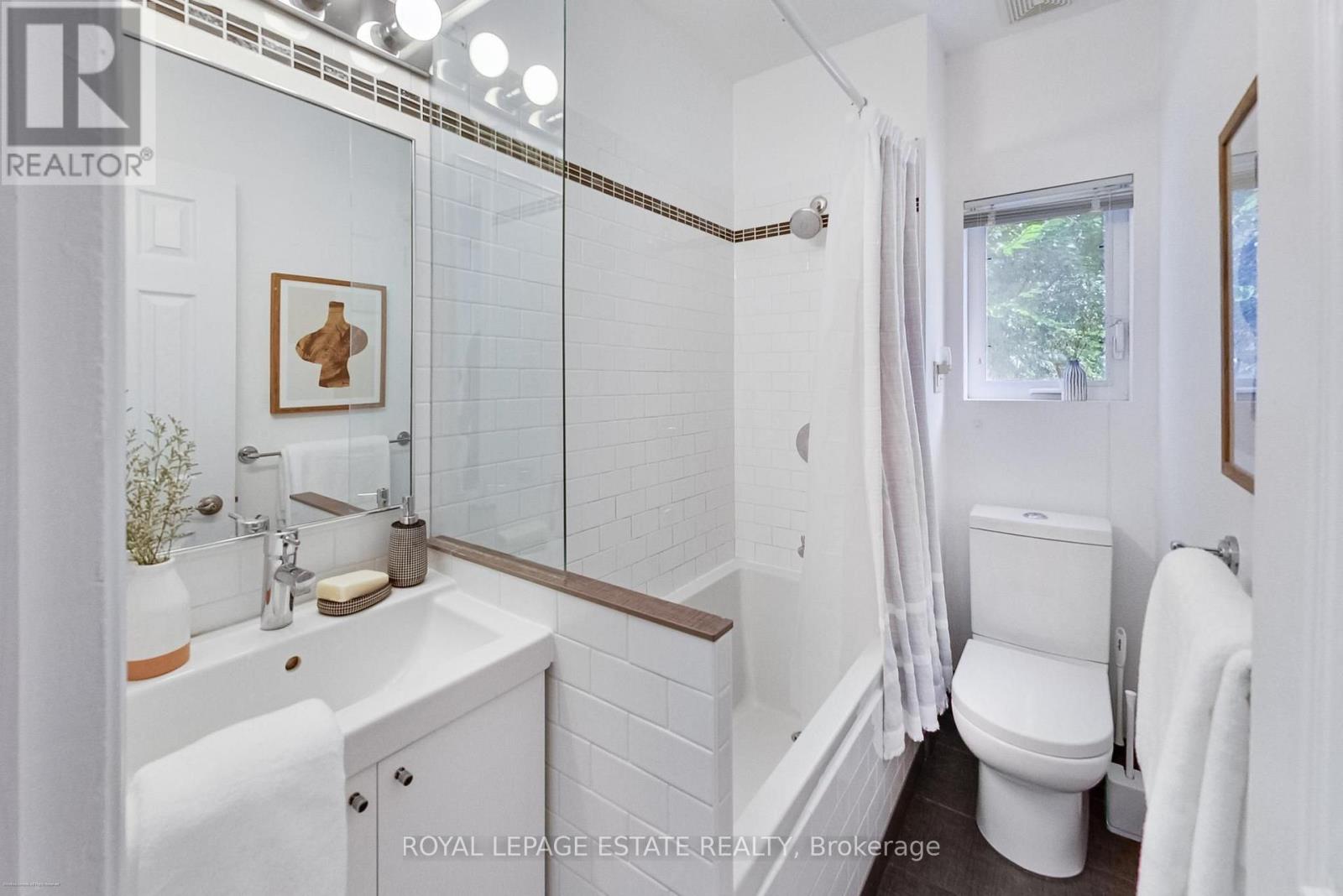 151 Drayton Avenue, Toronto, Ontario  M4C 3M1 - Photo 13 - E13752462
