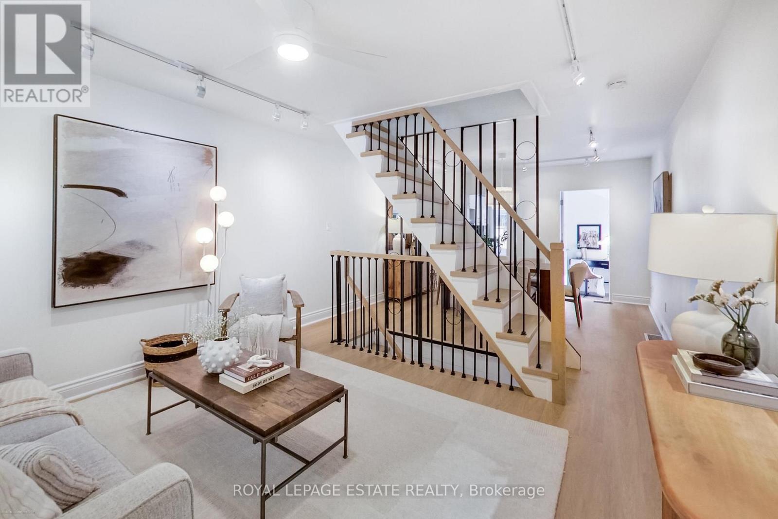 151 Drayton Avenue, Toronto, Ontario  M4C 3M1 - Photo 4 - E13752462
