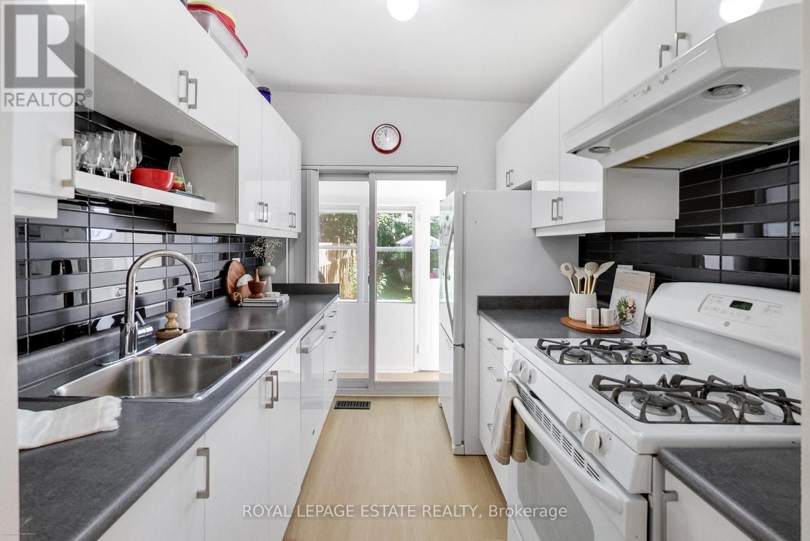 151 Drayton Avenue, Toronto, Ontario  M4C 3M1 - Photo 8 - E13752462