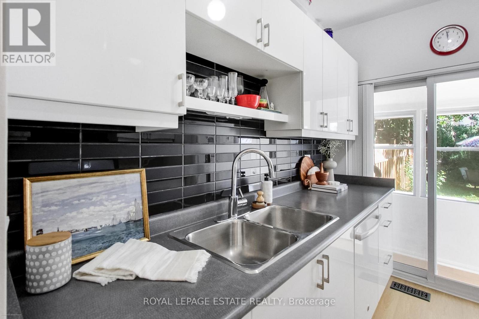 151 Drayton Avenue, Toronto, Ontario  M4C 3M1 - Photo 9 - E13752462