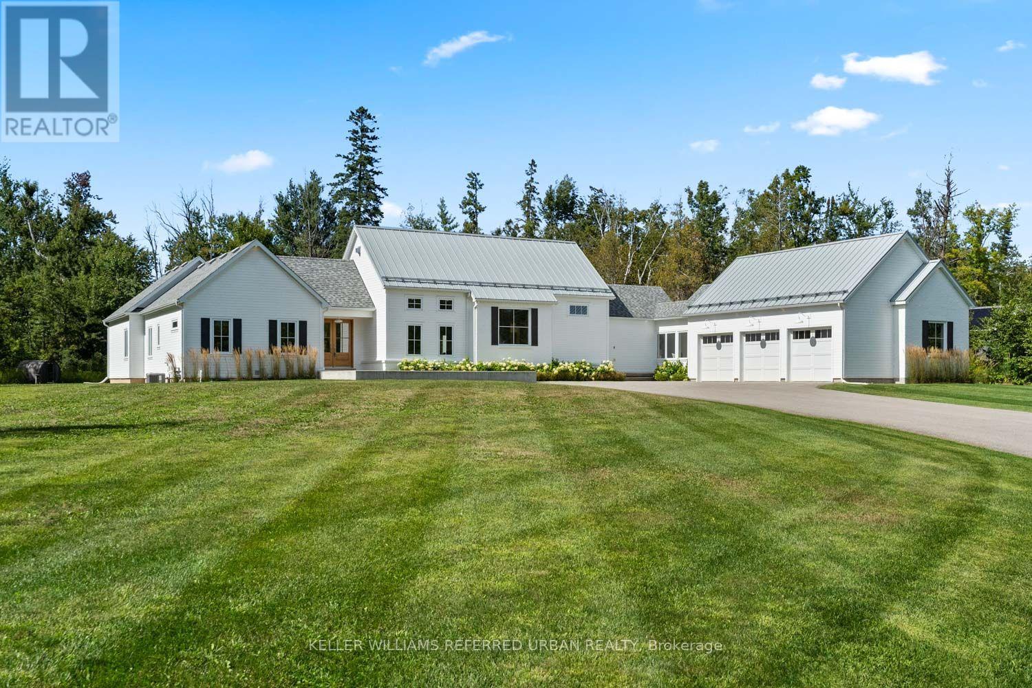 24 Windfield Drive W, Oro-Medonte, Ontario  L0L 2L0 - Photo 1 - S13752524