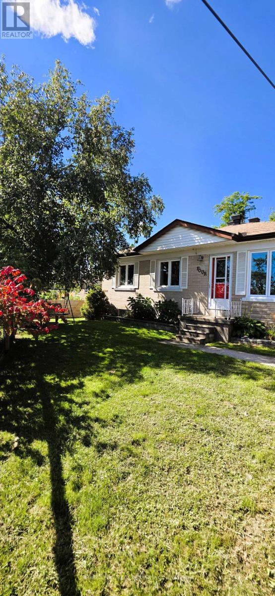4 Karen Crescent, Orillia, Ontario  L3V 3H1 - Photo 1 - S13752718