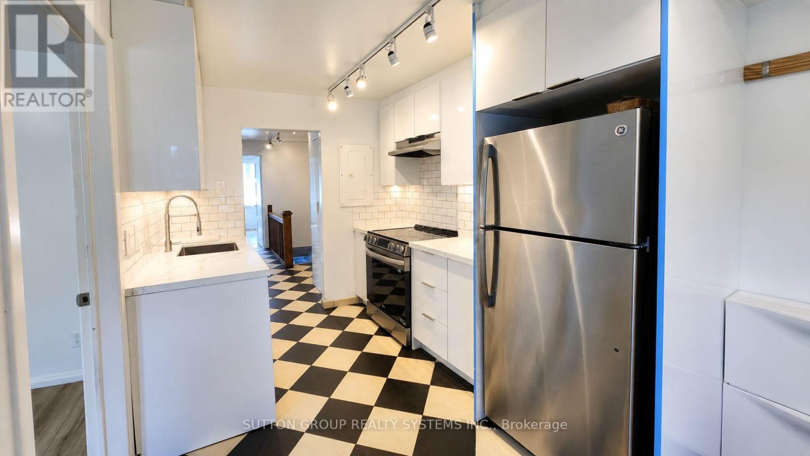 2nd Floor - 616 Rogers Road, Toronto, Ontario  M6M 1B8 - Photo 2 - W13752352
