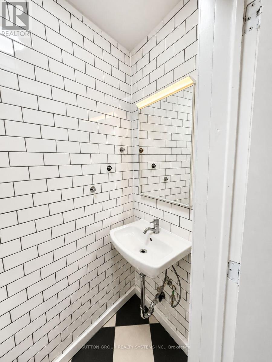2nd Floor - 616 Rogers Road, Toronto, Ontario  M6M 1B8 - Photo 4 - W13752352