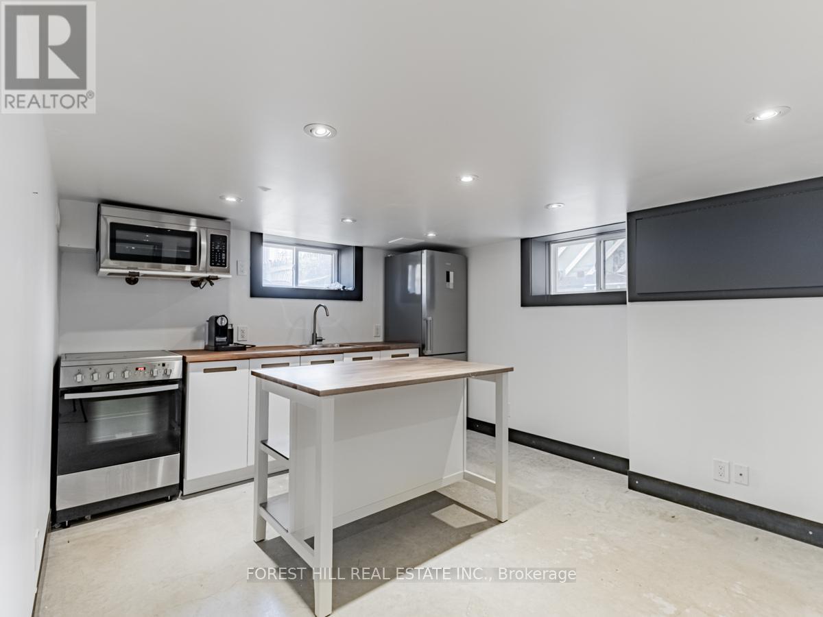 Lower - 18 Sunnybrae Crescent, Toronto, Ontario  M6W 4W5 - Photo 10 - W13752366