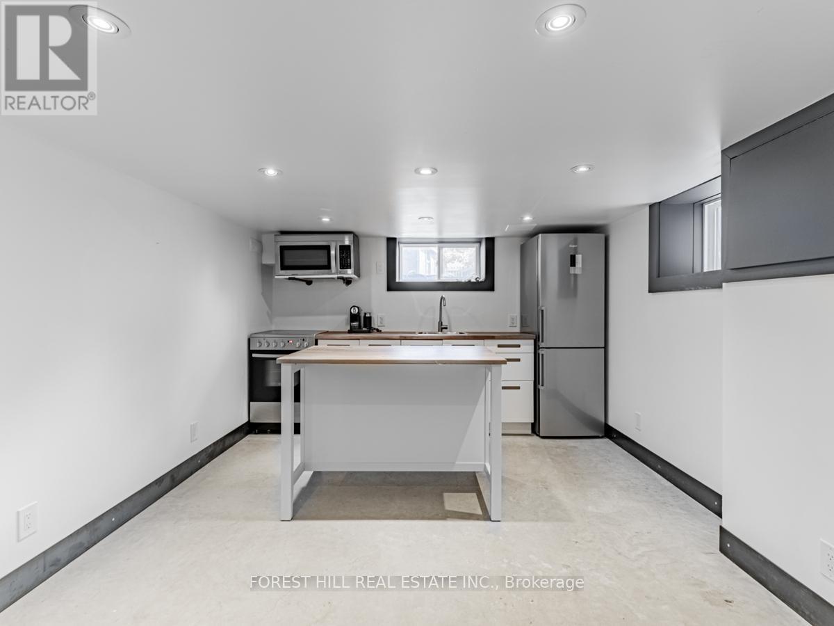 Lower - 18 Sunnybrae Crescent, Toronto, Ontario  M6W 4W5 - Photo 11 - W13752366
