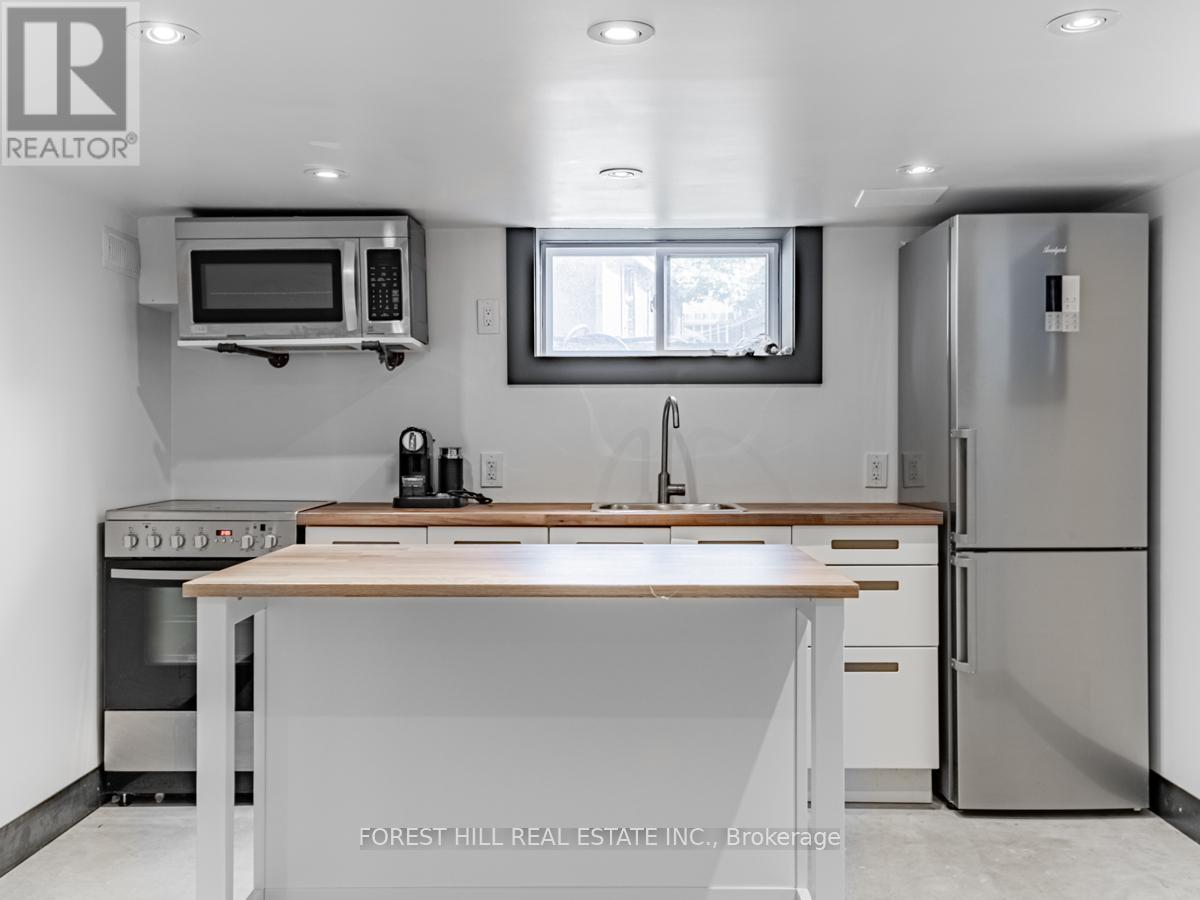 Lower - 18 Sunnybrae Crescent, Toronto, Ontario  M6W 4W5 - Photo 12 - W13752366