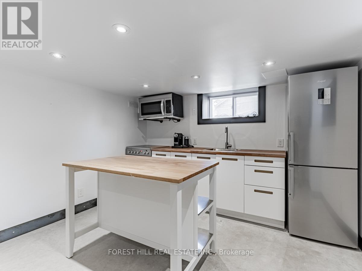 Lower - 18 Sunnybrae Crescent, Toronto, Ontario  M6W 4W5 - Photo 13 - W13752366