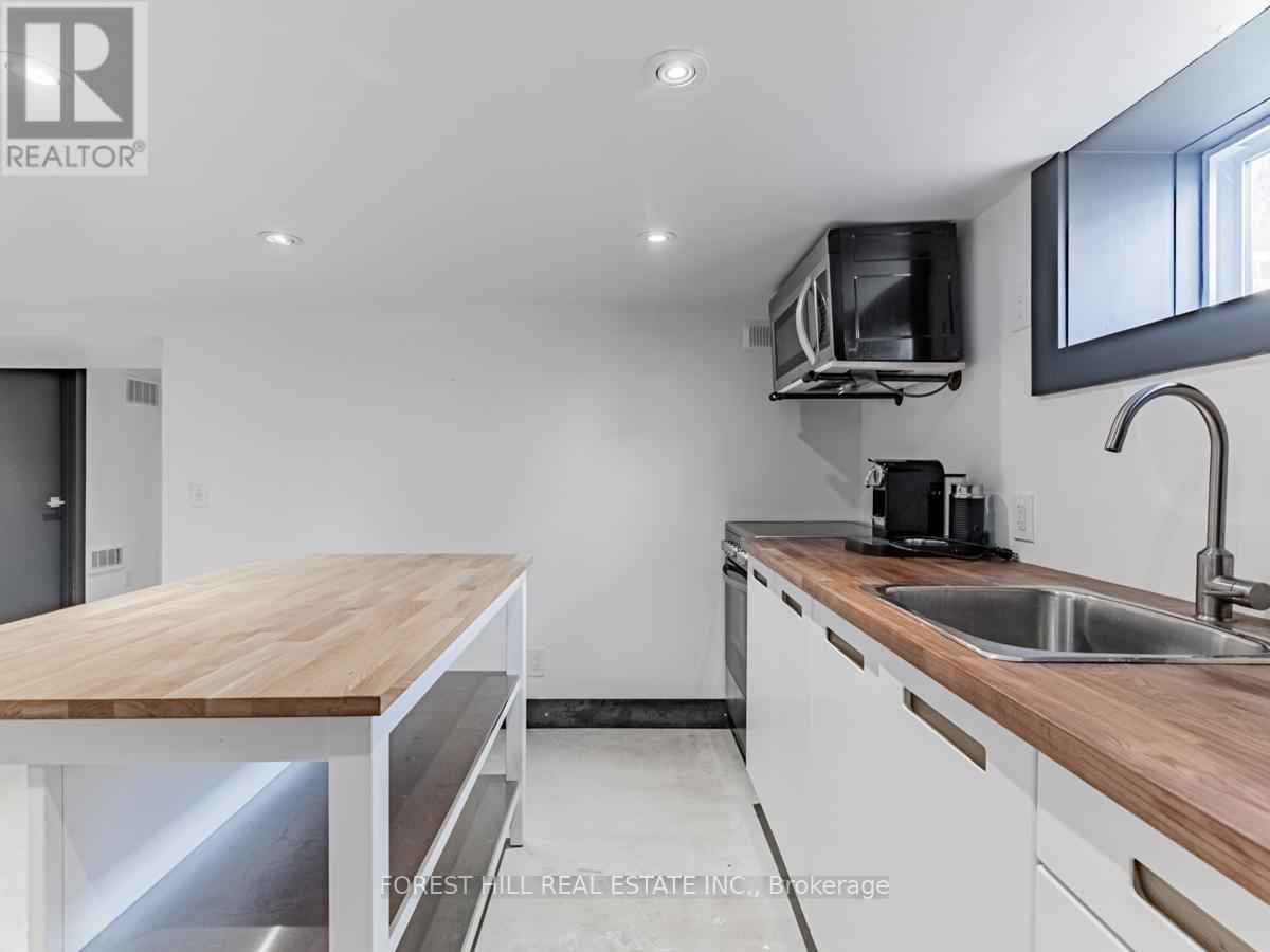 Lower - 18 Sunnybrae Crescent, Toronto, Ontario  M6W 4W5 - Photo 14 - W13752366