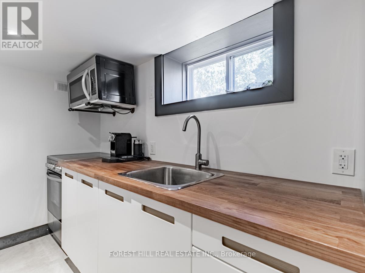 Lower - 18 Sunnybrae Crescent, Toronto, Ontario  M6W 4W5 - Photo 15 - W13752366