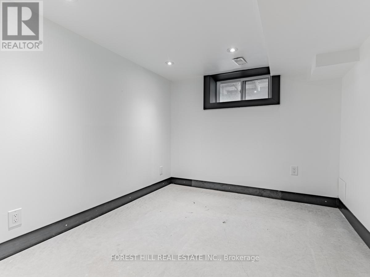 Lower - 18 Sunnybrae Crescent, Toronto, Ontario  M6W 4W5 - Photo 19 - W13752366