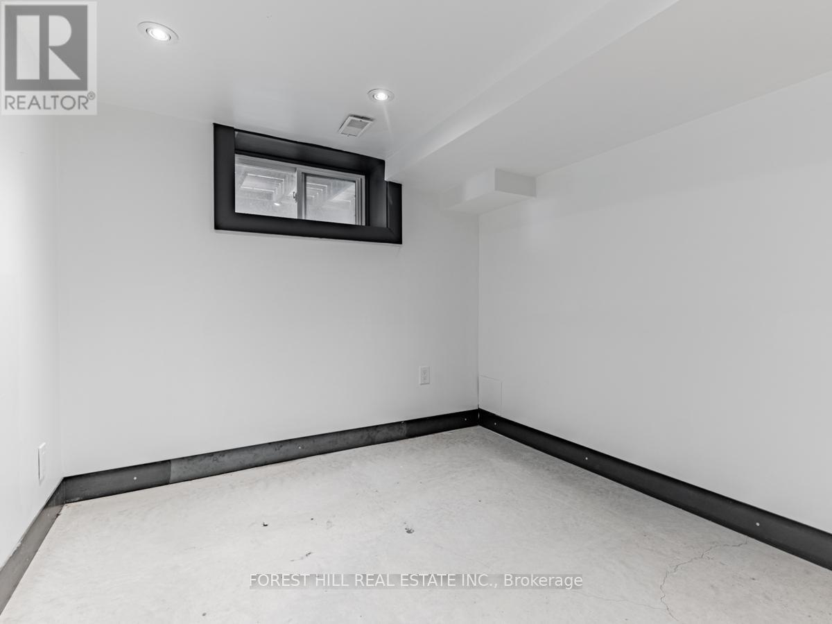 Lower - 18 Sunnybrae Crescent, Toronto, Ontario  M6W 4W5 - Photo 20 - W13752366