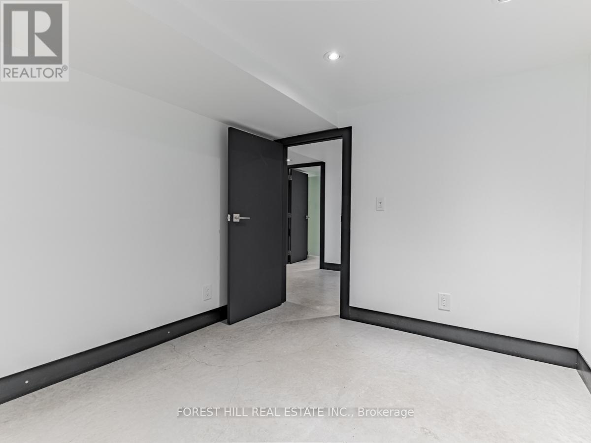 Lower - 18 Sunnybrae Crescent, Toronto, Ontario  M6W 4W5 - Photo 21 - W13752366