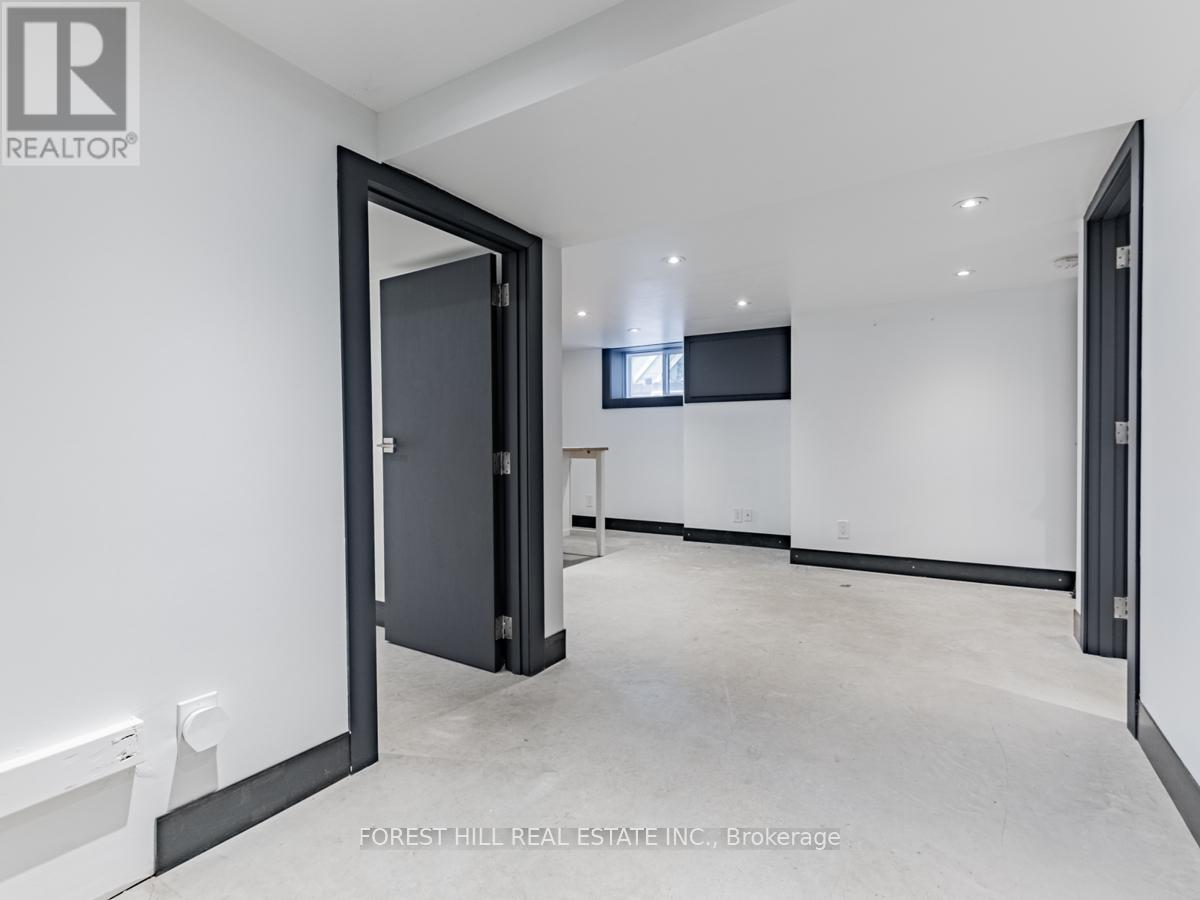 Lower - 18 Sunnybrae Crescent, Toronto, Ontario  M6W 4W5 - Photo 22 - W13752366