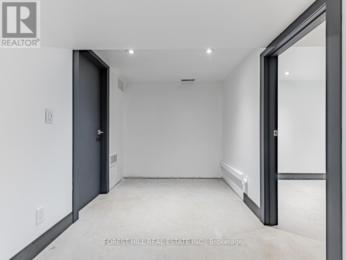 Lower - 18 Sunnybrae Crescent, Toronto, Ontario  M6W 4W5 - Photo 24 - W13752366
