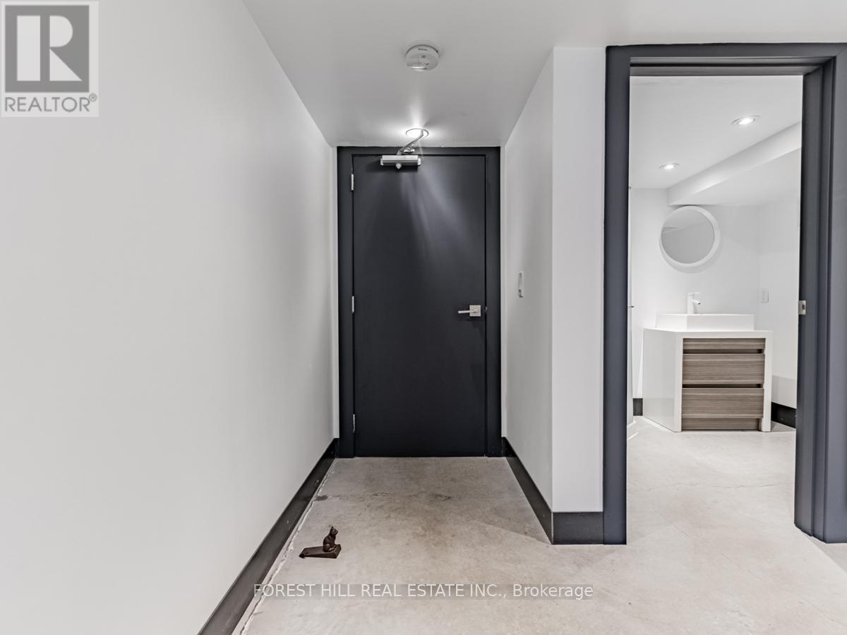 Lower - 18 Sunnybrae Crescent, Toronto, Ontario  M6W 4W5 - Photo 3 - W13752366