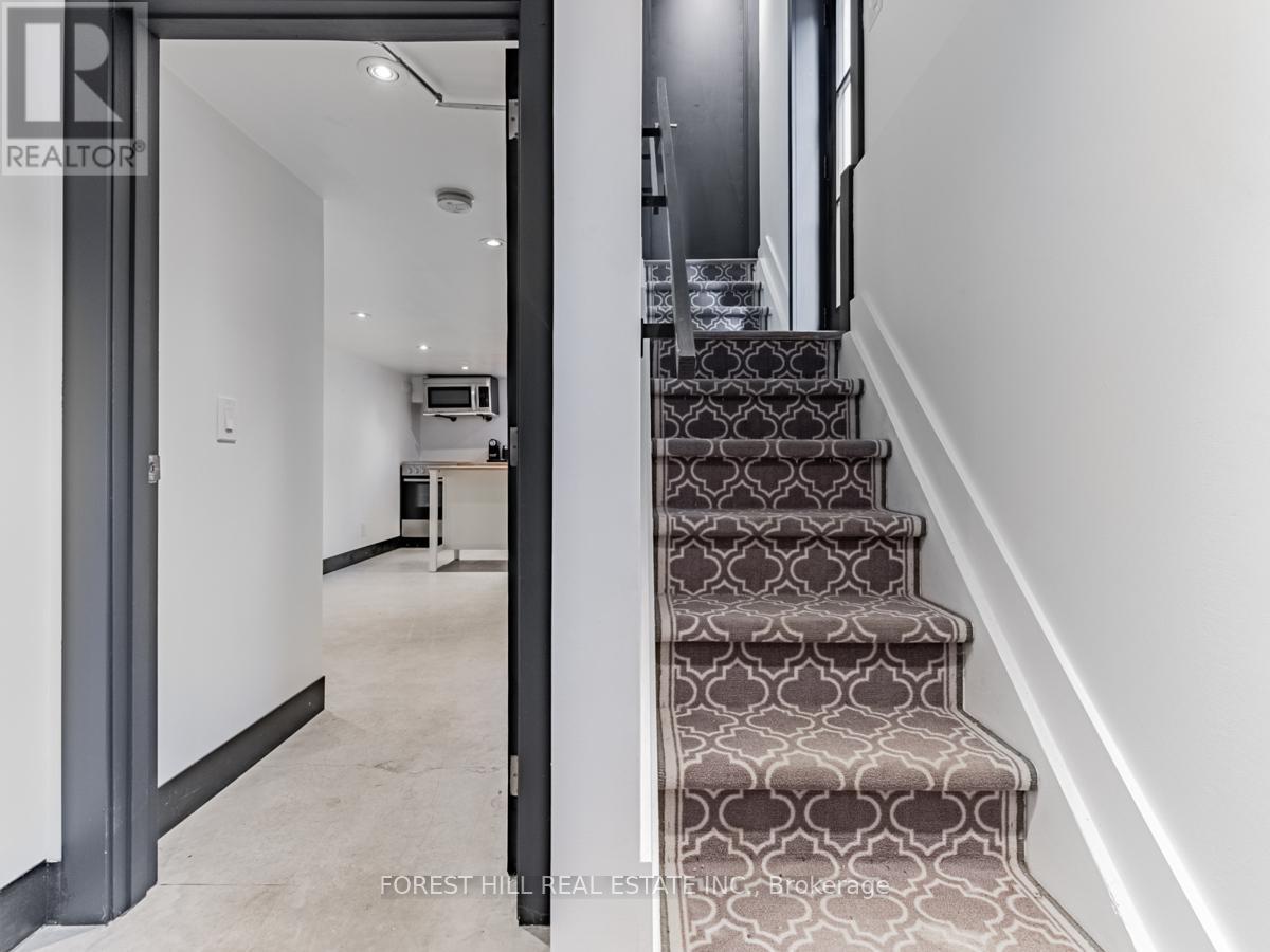 Lower - 18 Sunnybrae Crescent, Toronto, Ontario  M6W 4W5 - Photo 4 - W13752366