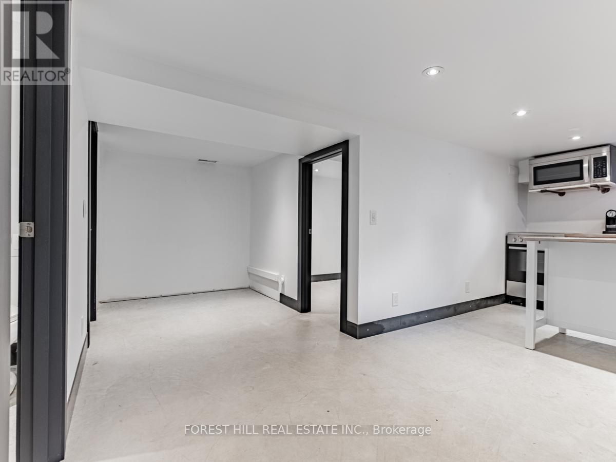 Lower - 18 Sunnybrae Crescent, Toronto, Ontario  M6W 4W5 - Photo 6 - W13752366