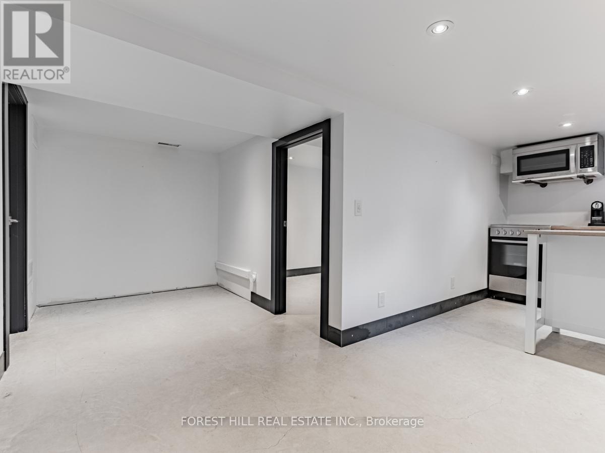 Lower - 18 Sunnybrae Crescent, Toronto, Ontario  M6W 4W5 - Photo 7 - W13752366