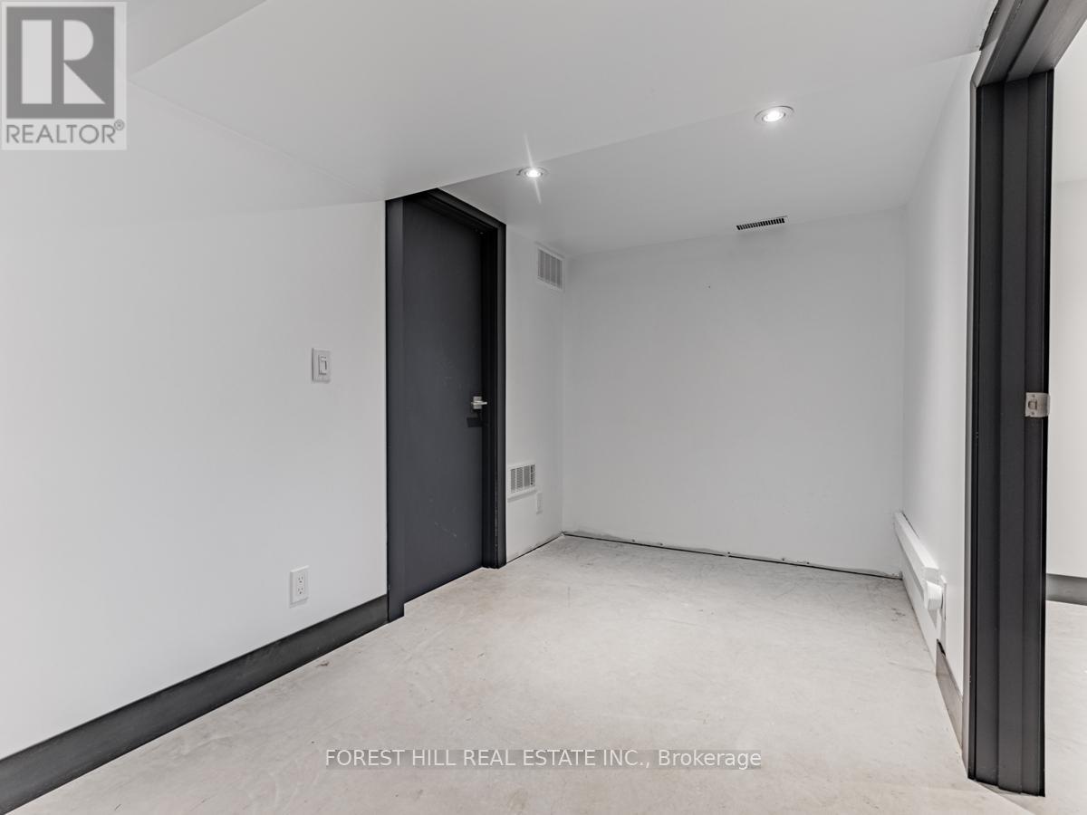Lower - 18 Sunnybrae Crescent, Toronto, Ontario  M6W 4W5 - Photo 8 - W13752366