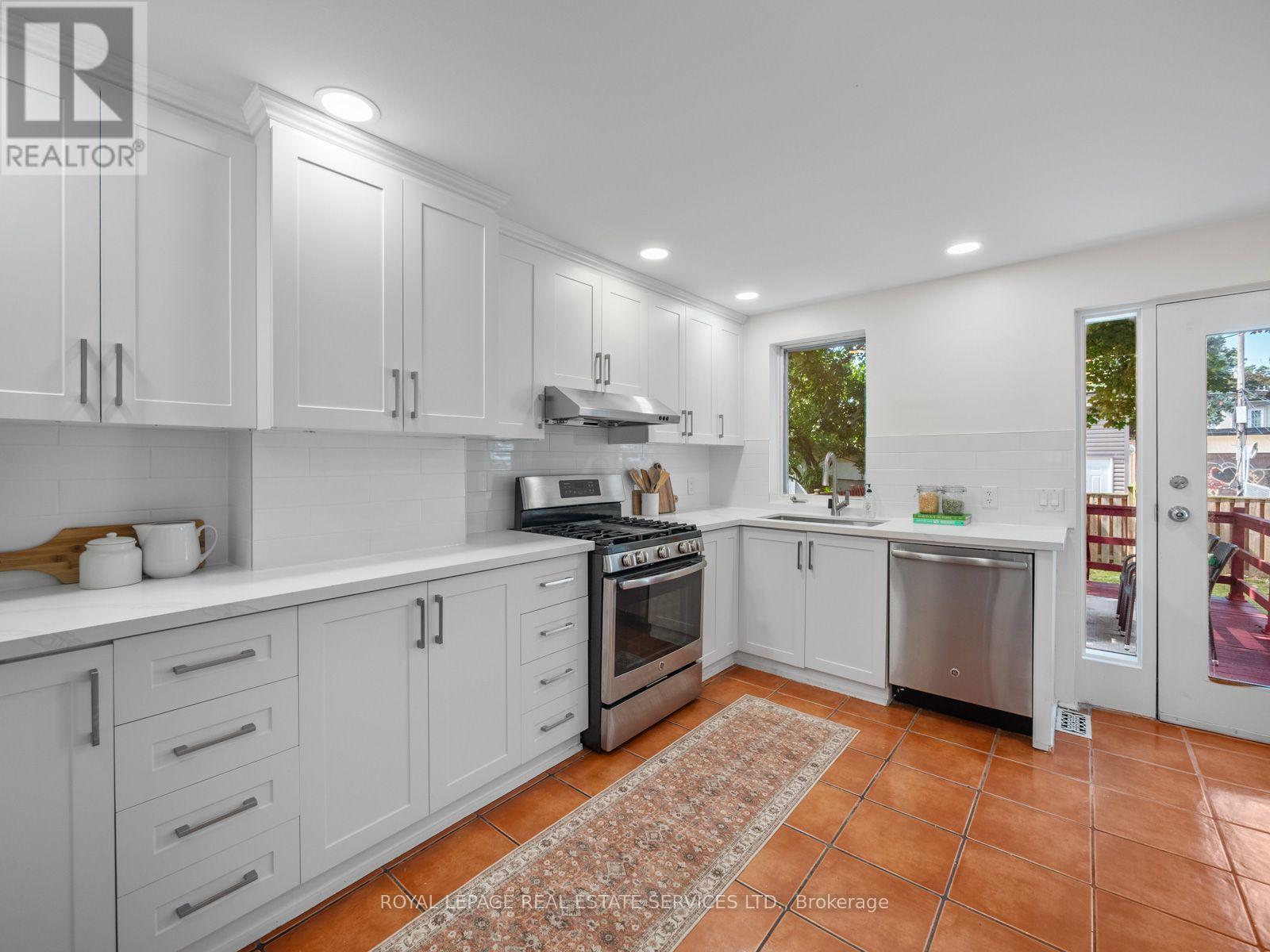 554 Runnymede Road, Toronto, Ontario  M6S 2Z7 - Photo 15 - W13752374