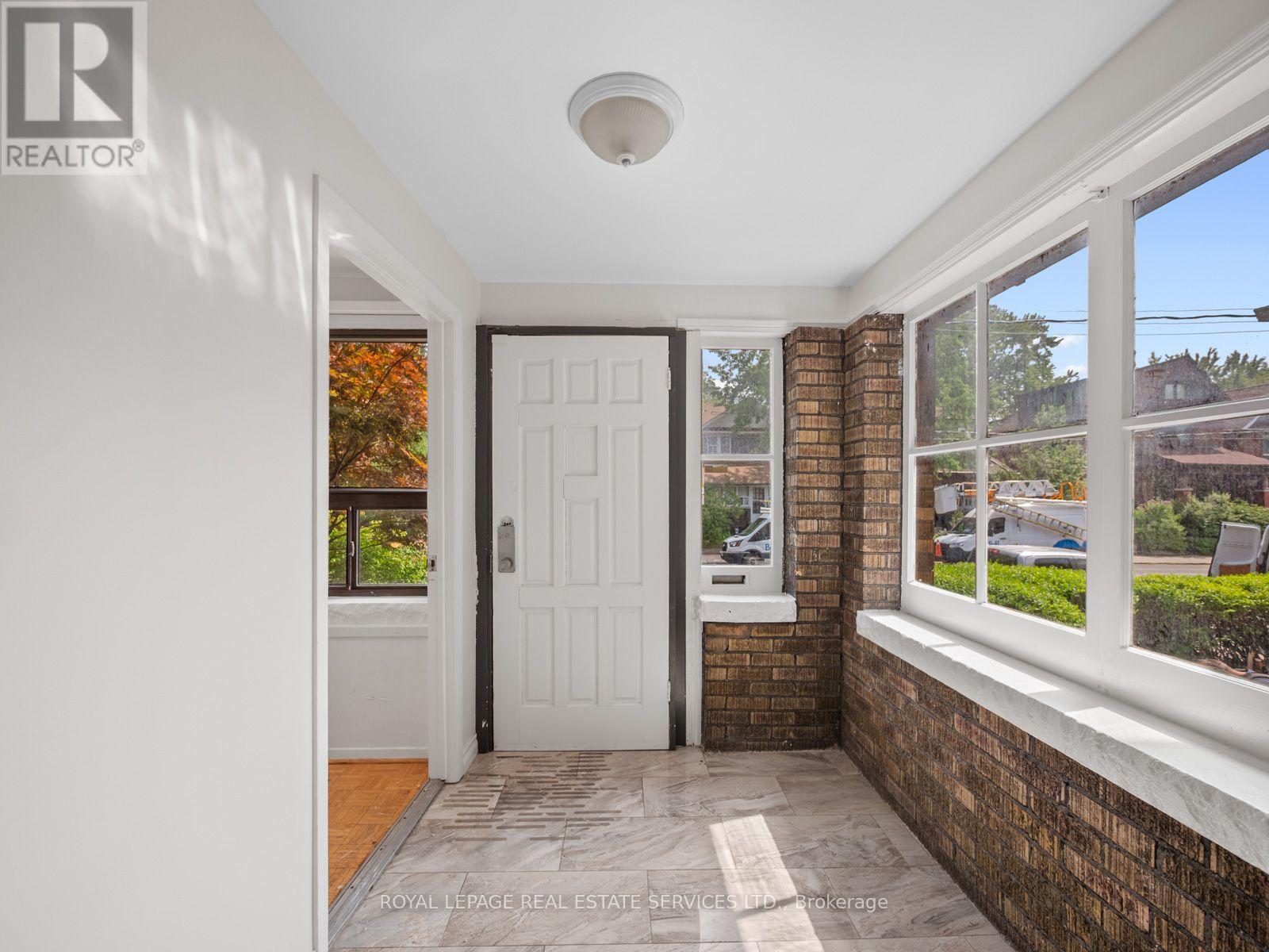 554 Runnymede Road, Toronto, Ontario  M6S 2Z7 - Photo 4 - W13752374