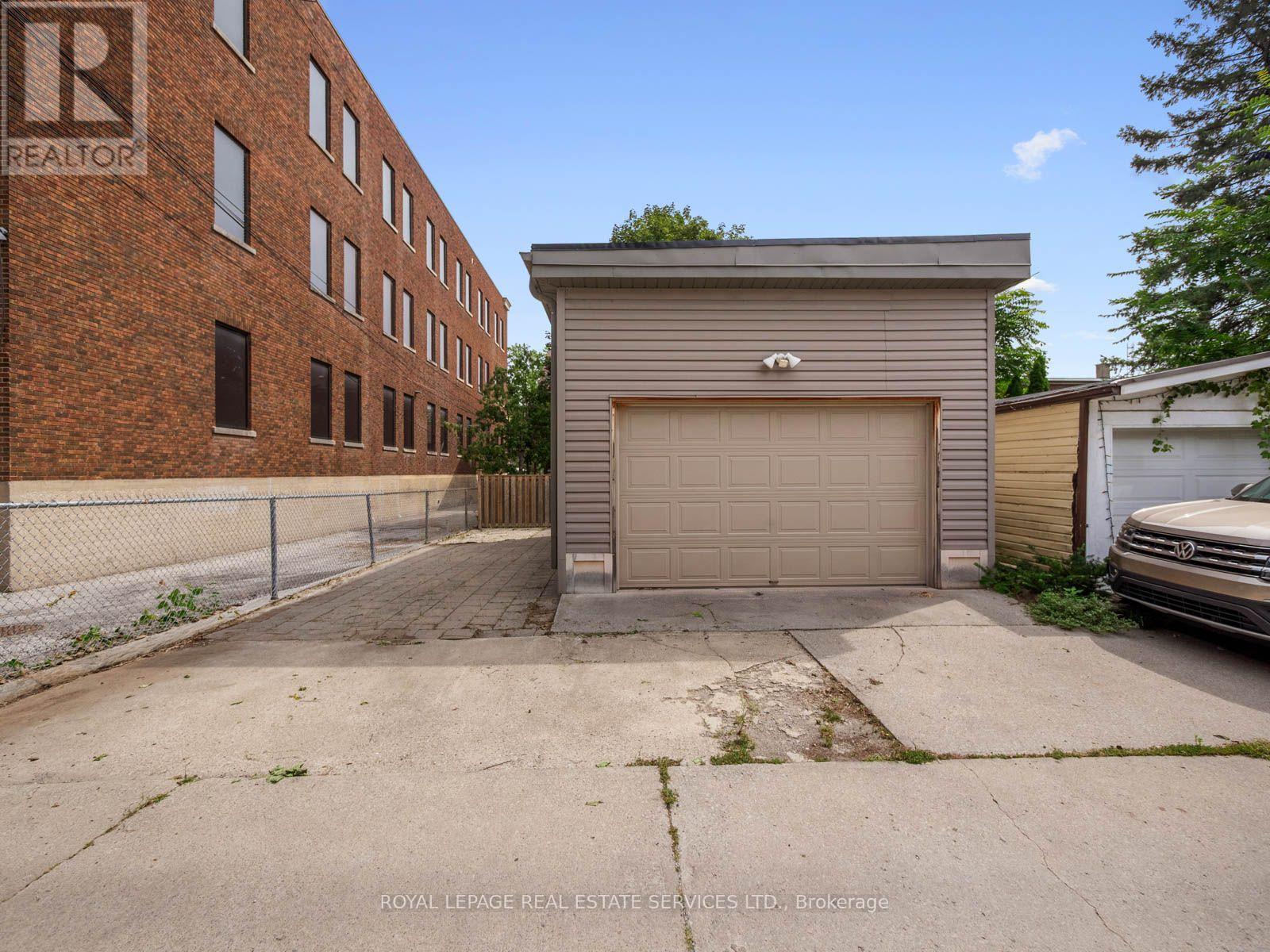 554 Runnymede Road, Toronto, Ontario  M6S 2Z7 - Photo 49 - W13752374