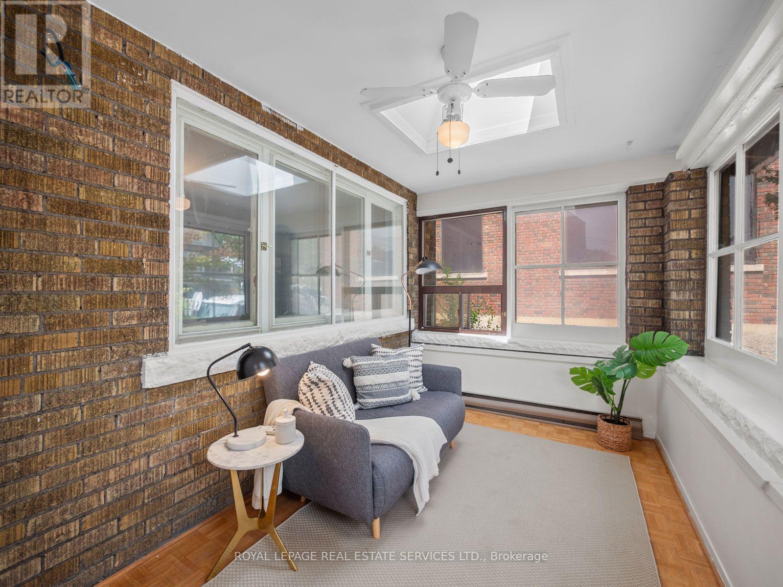 554 Runnymede Road, Toronto, Ontario  M6S 2Z7 - Photo 5 - W13752374