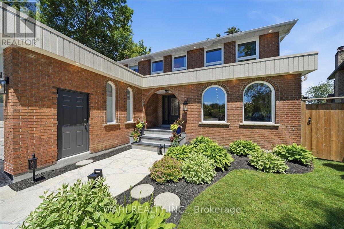 1141 Vicki Lane, Mississauga, Ontario  L5C 2X9 - Photo 2 - W13752422