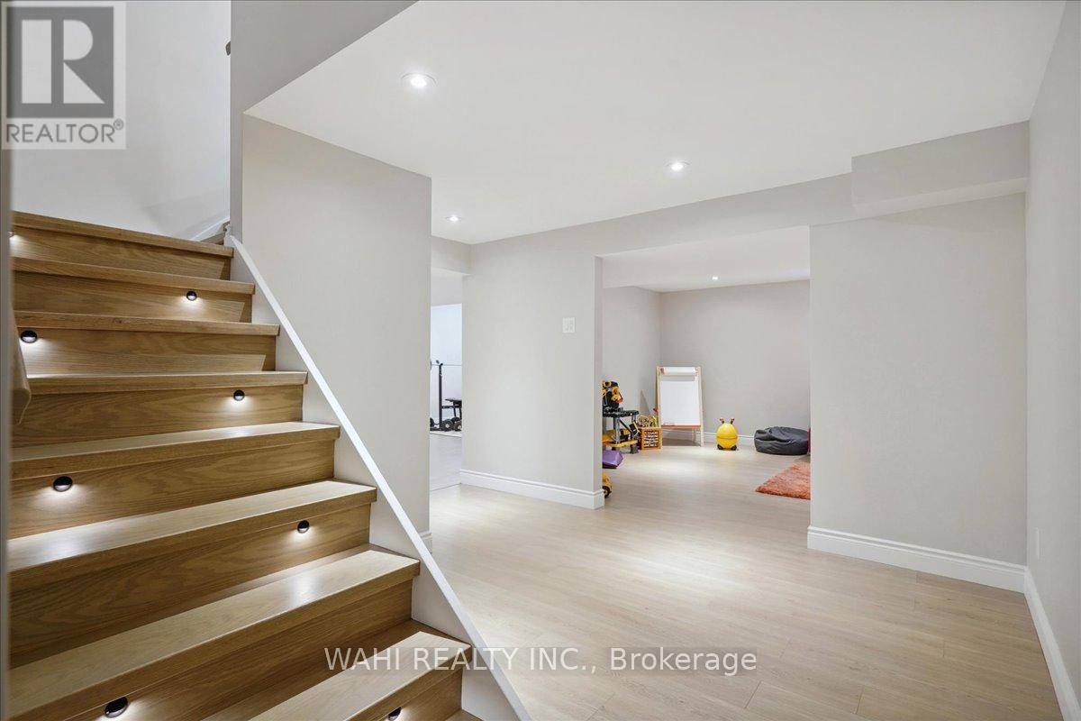 1141 Vicki Lane, Mississauga, Ontario  L5C 2X9 - Photo 33 - W13752422