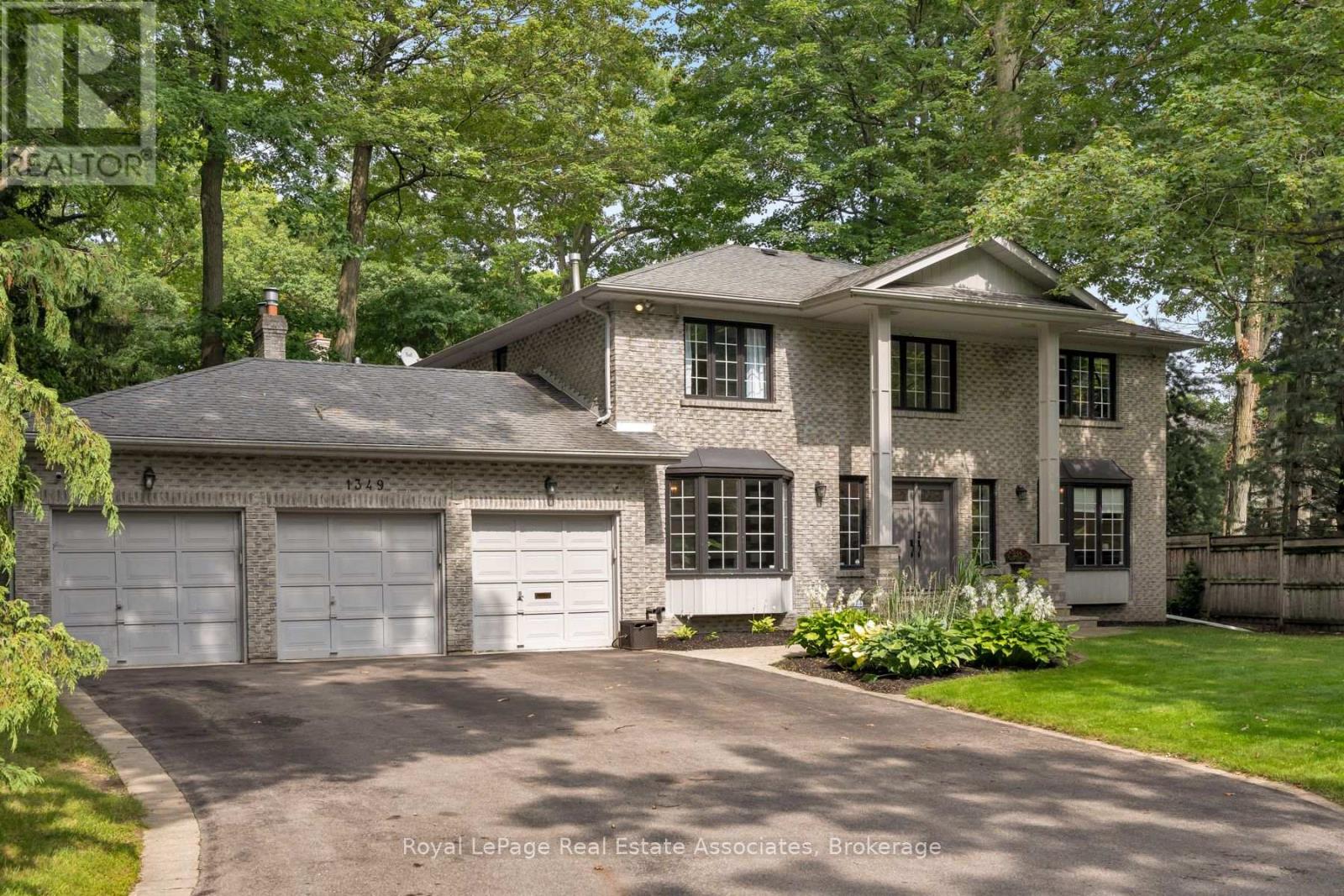 1349 Birchwood Heights Drive, Mississauga, Ontario  L5G 2Y3 - Photo 2 - W13752440