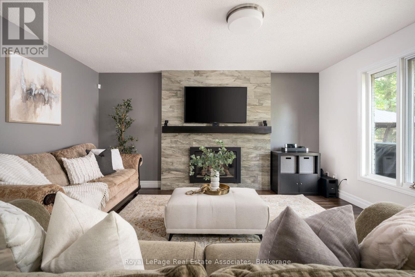 1349 Birchwood Heights Drive, Mississauga, Ontario  L5G 2Y3 - Photo 5 - W13752440