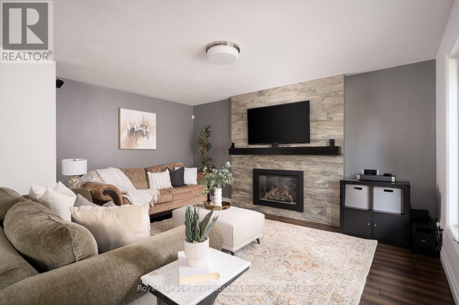 1349 Birchwood Heights Drive, Mississauga, Ontario  L5G 2Y3 - Photo 6 - W13752440