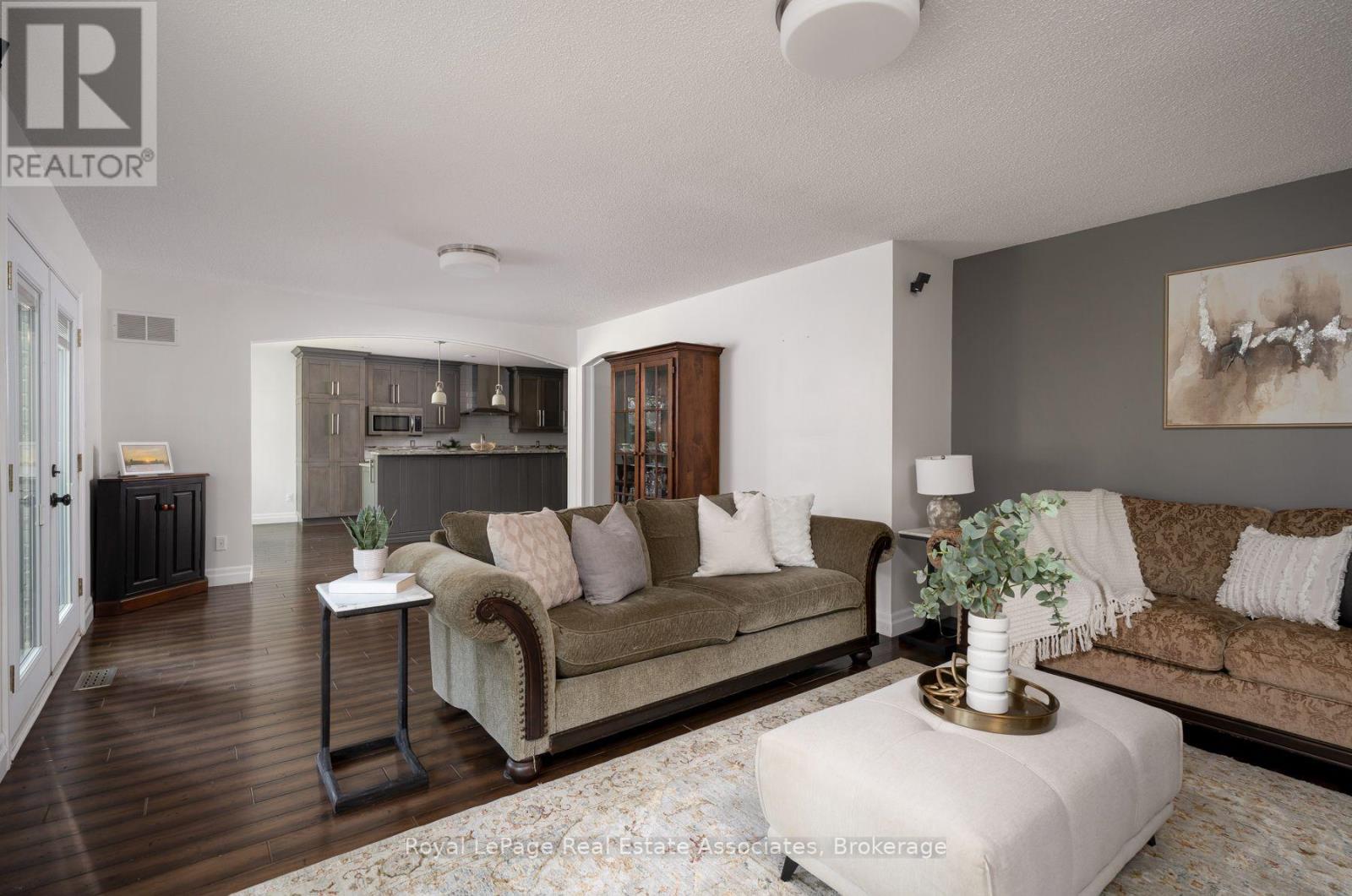 1349 Birchwood Heights Drive, Mississauga, Ontario  L5G 2Y3 - Photo 7 - W13752440