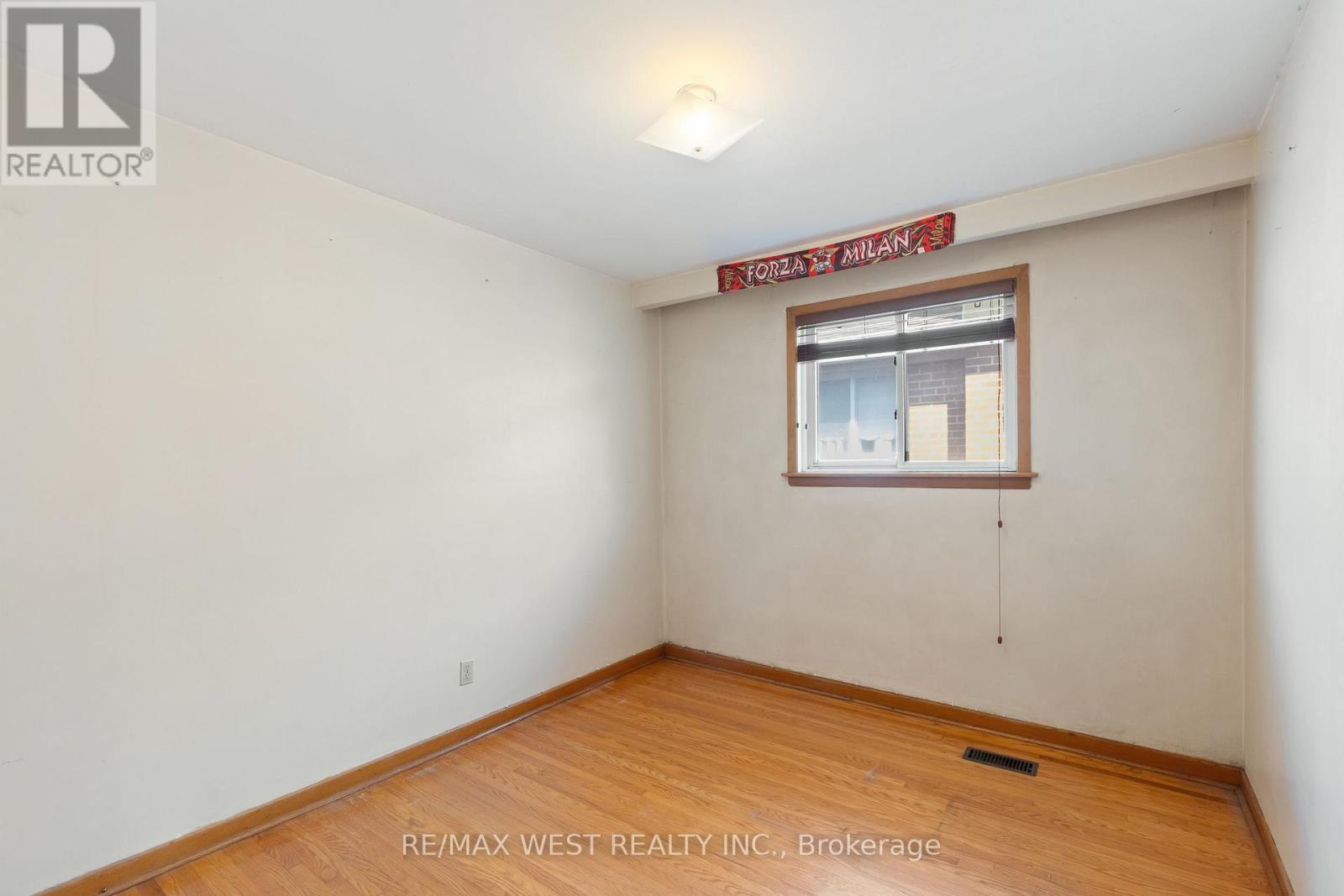 25 Apted Avenue, Toronto, Ontario  M9L 2P2 - Photo 10 - W13752502