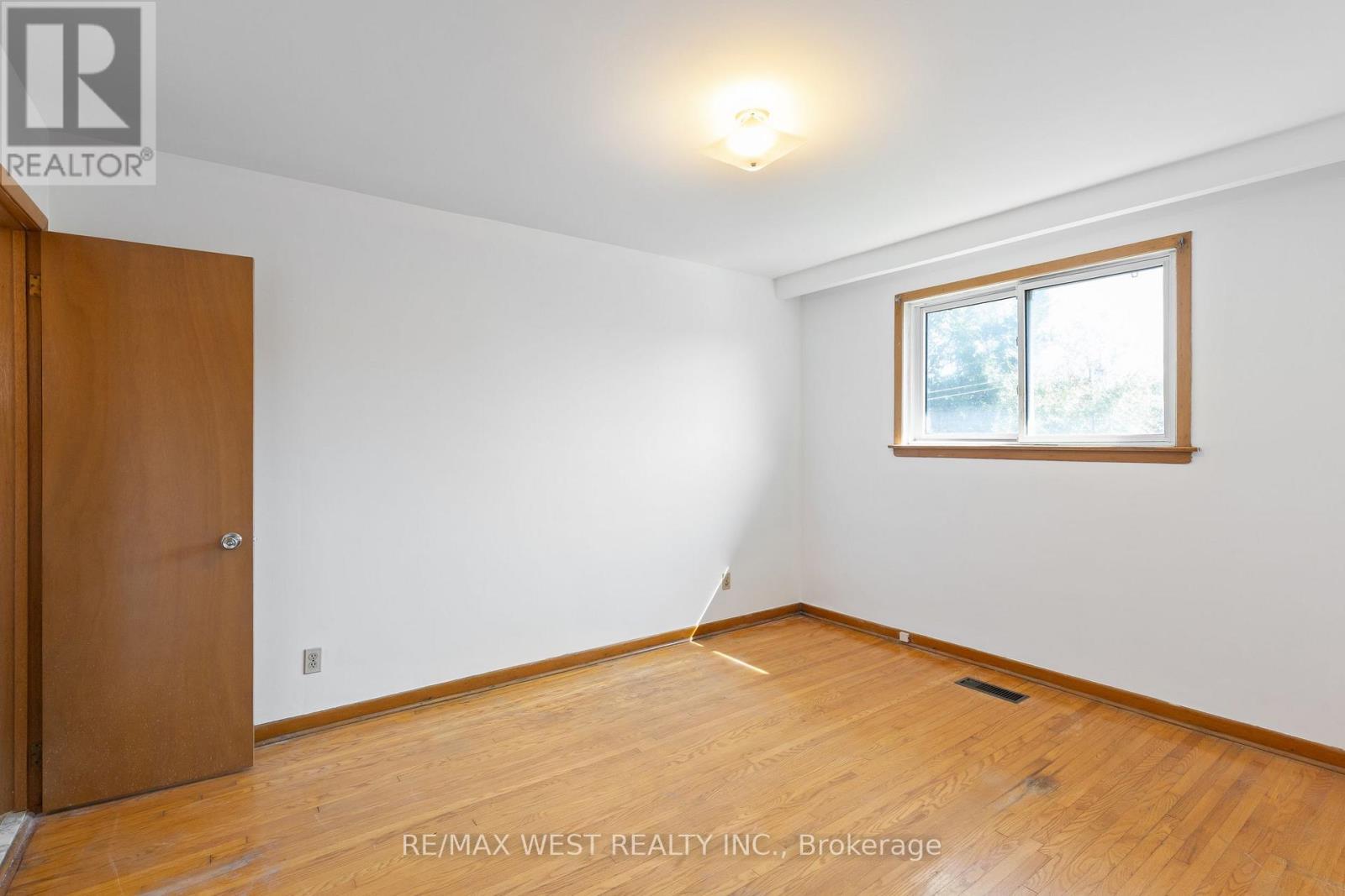 25 Apted Avenue, Toronto, Ontario  M9L 2P2 - Photo 13 - W13752502