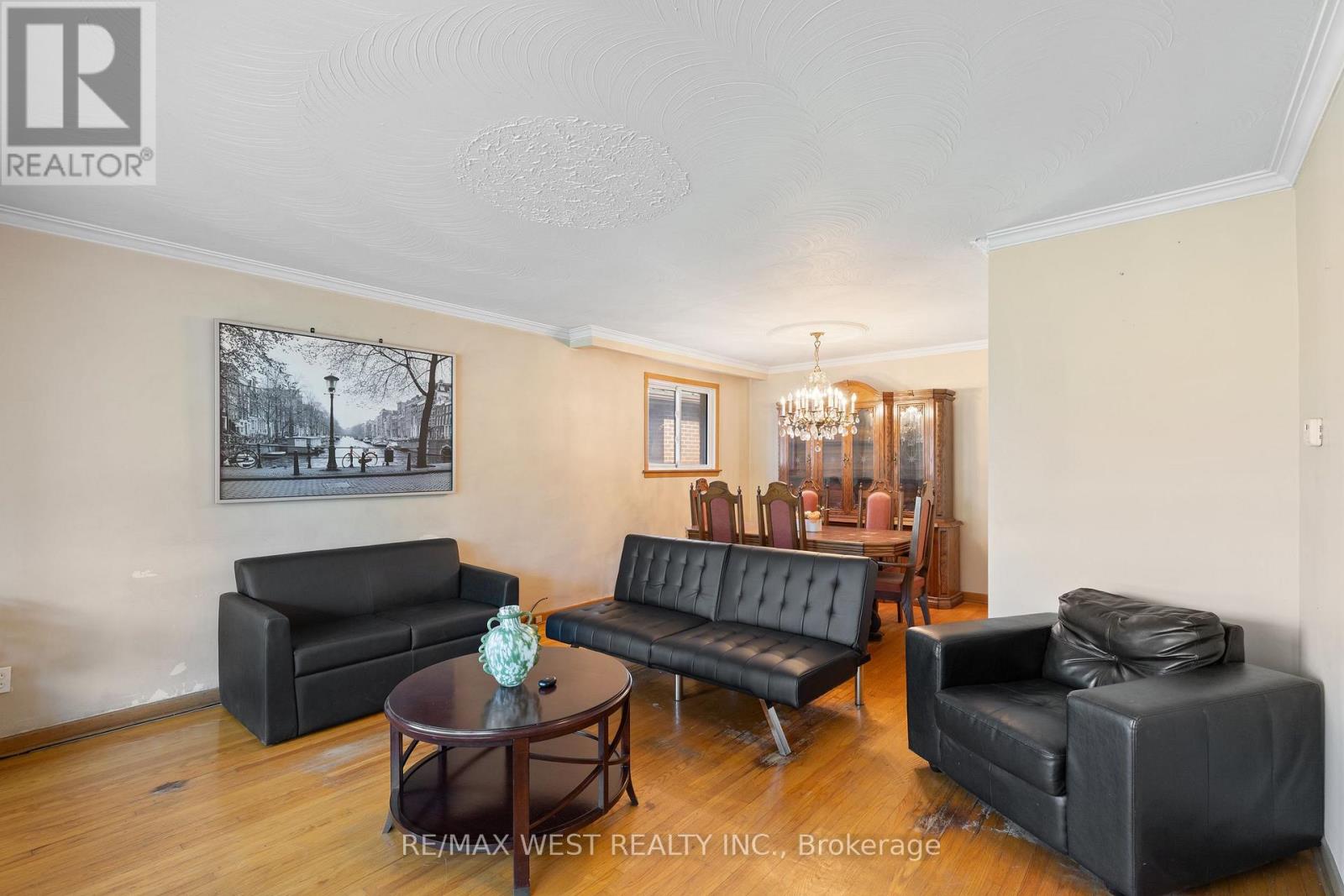 25 Apted Avenue, Toronto, Ontario  M9L 2P2 - Photo 4 - W13752502