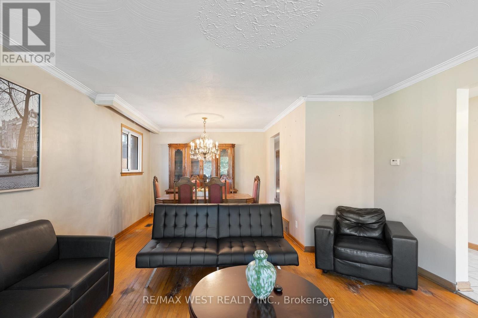 25 Apted Avenue, Toronto, Ontario  M9L 2P2 - Photo 5 - W13752502