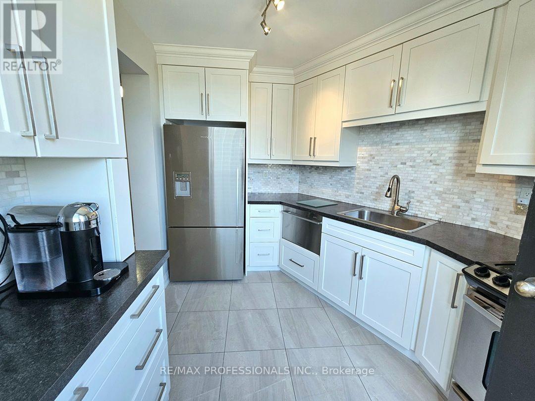 E41 - 300 Mill Road, Toronto, Ontario  M9C 4W7 - Photo 12 - W13752560