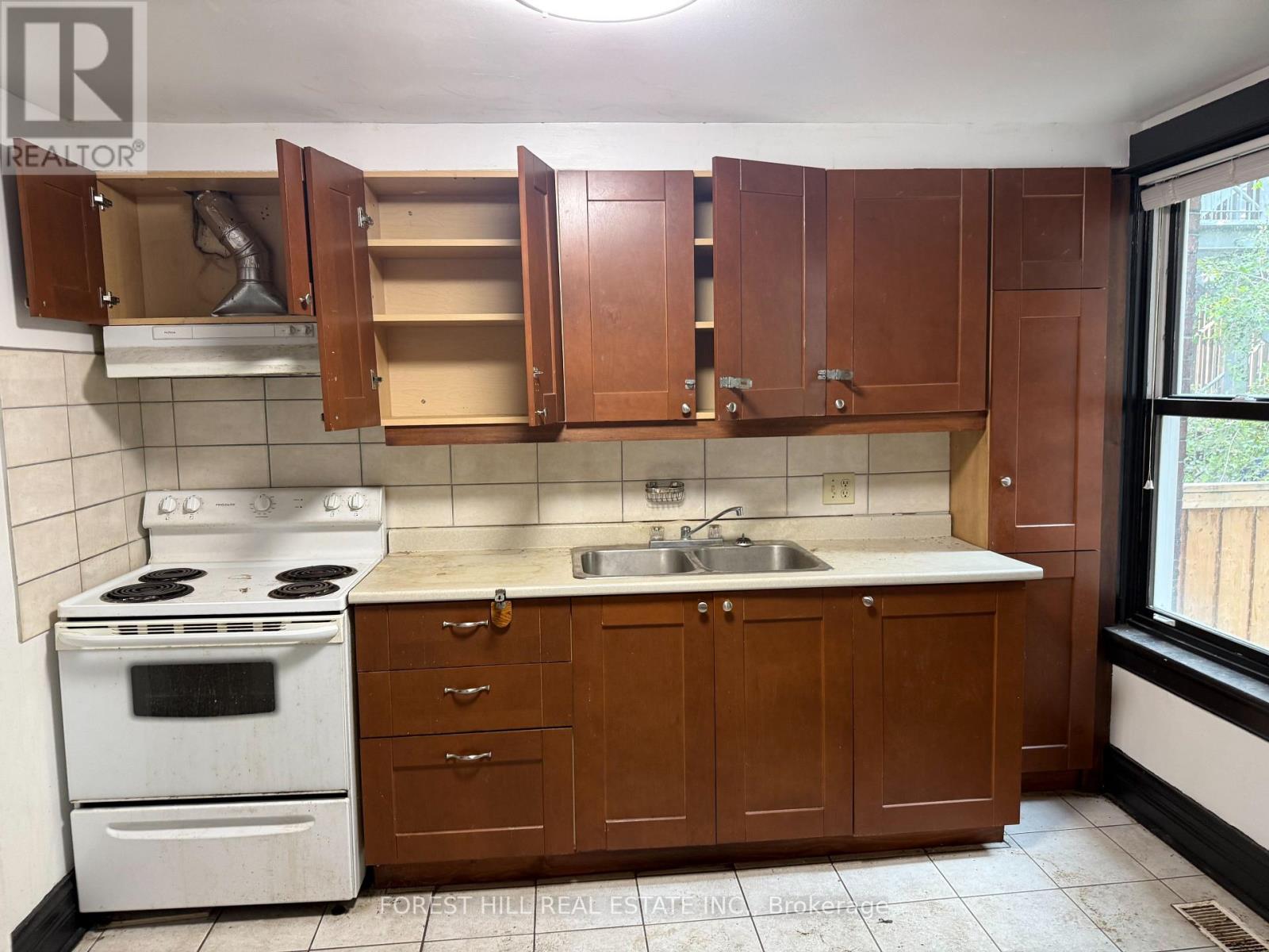 63 Alhambra Avenue, Toronto, Ontario  M6R 2S4 - Photo 6 - W13752638