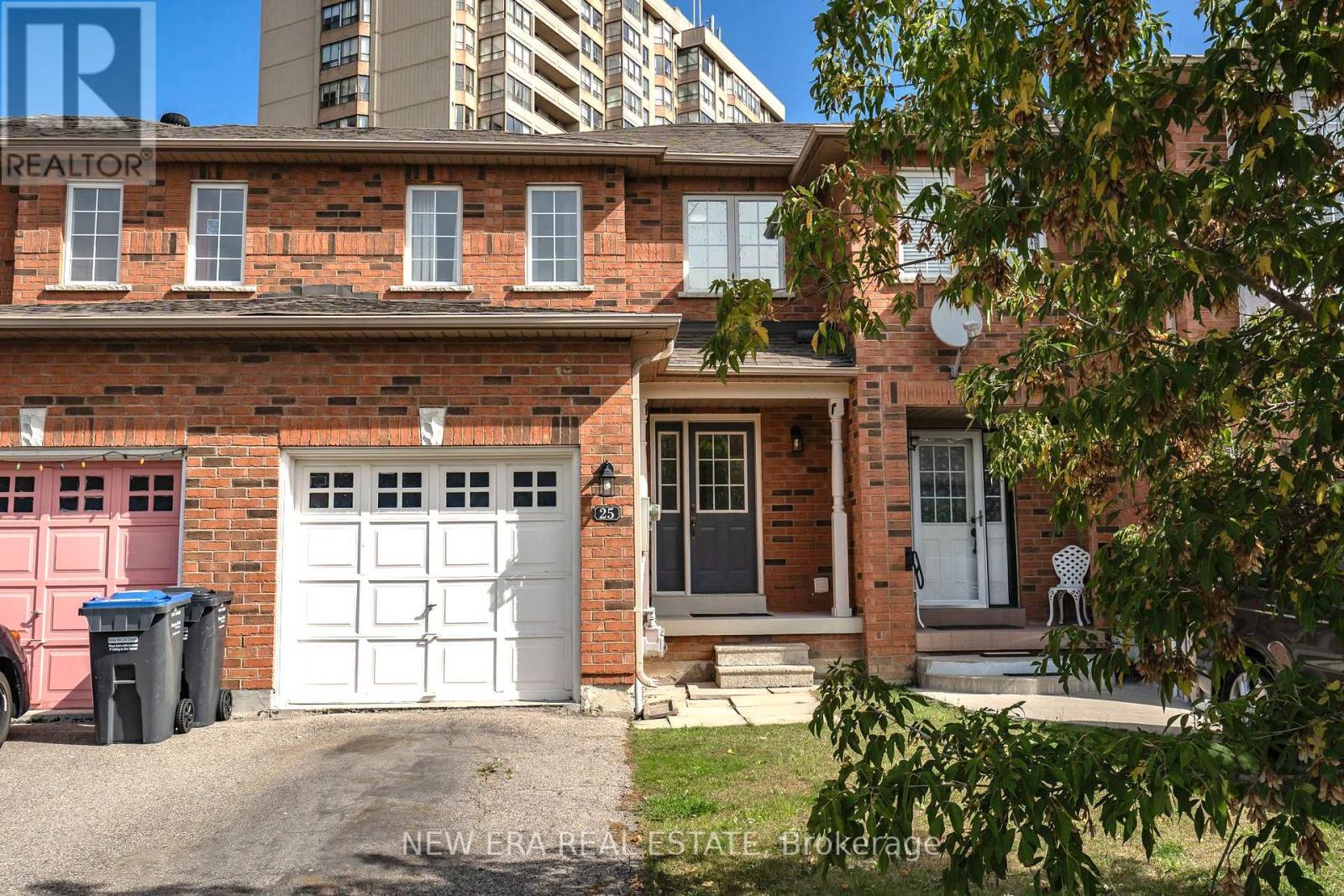 25 Berkindale Court, Brampton, Ontario  L6Y 5G1 - Photo 1 - W13752646