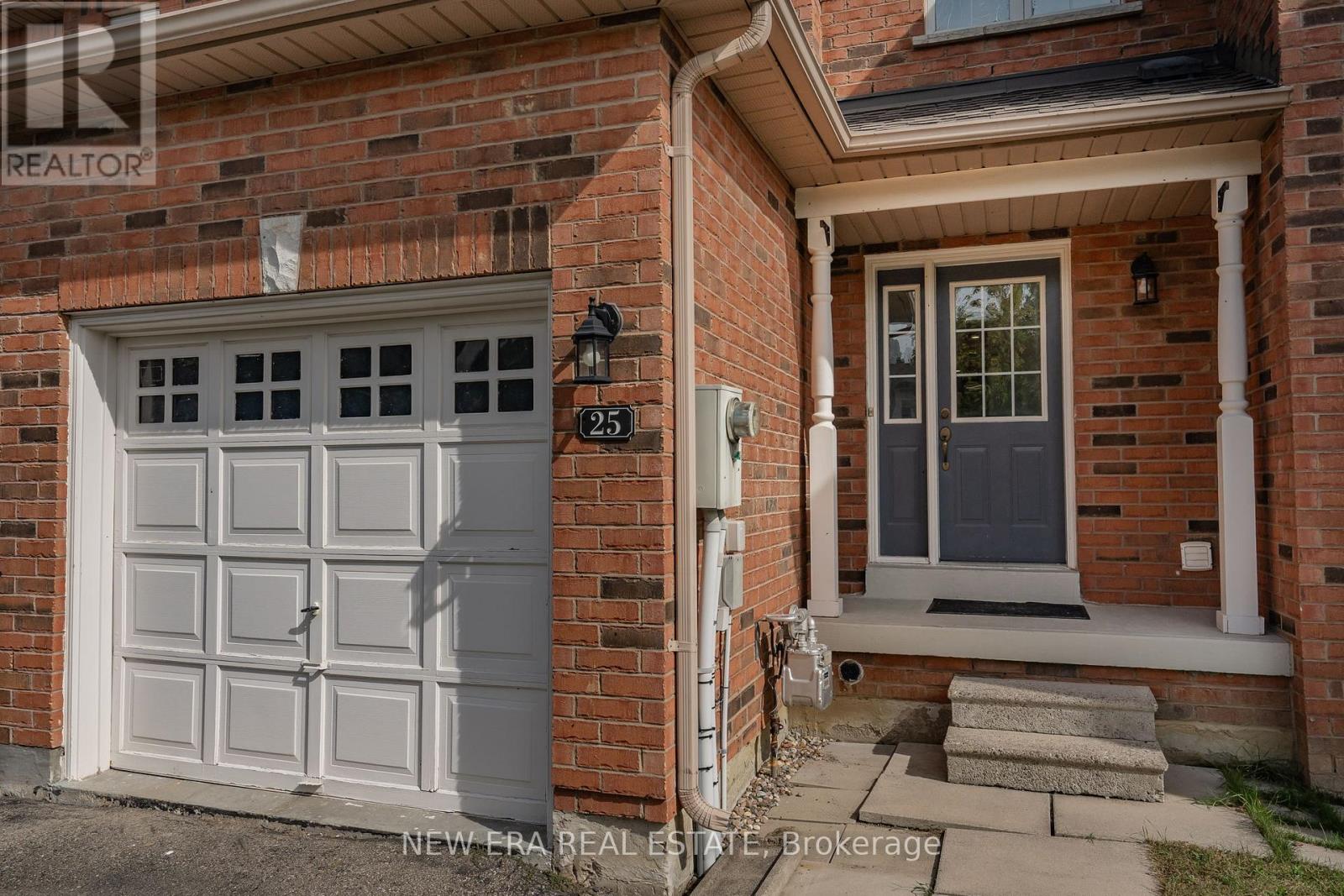 25 Berkindale Court, Brampton, Ontario  L6Y 5G1 - Photo 2 - W13752646