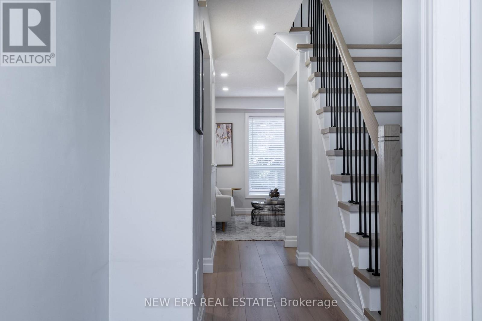25 Berkindale Court, Brampton, Ontario  L6Y 5G1 - Photo 4 - W13752646