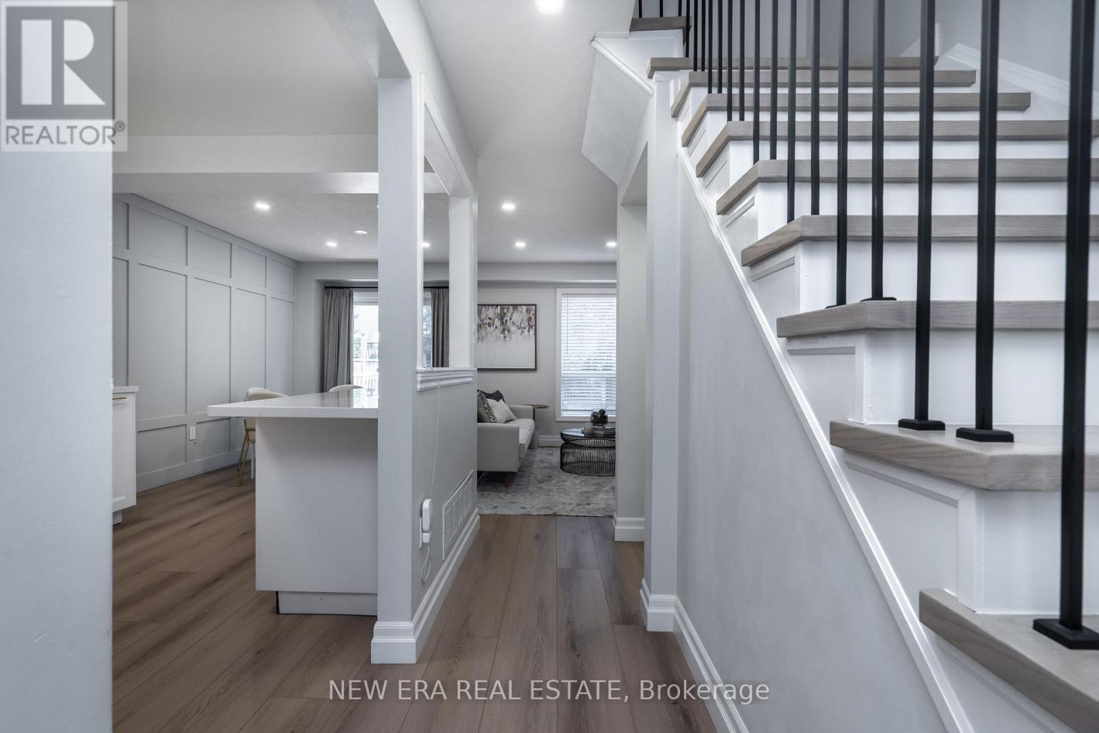 25 Berkindale Court, Brampton, Ontario  L6Y 5G1 - Photo 6 - W13752646