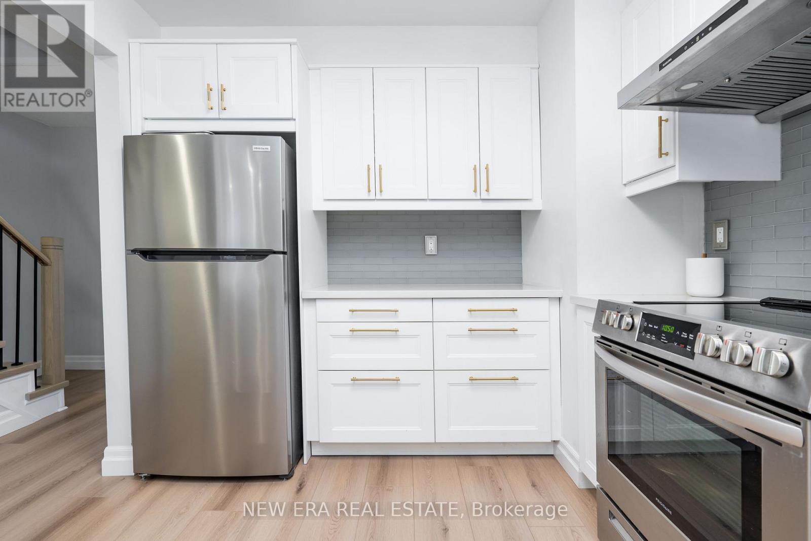 25 Berkindale Court, Brampton, Ontario  L6Y 5G1 - Photo 8 - W13752646