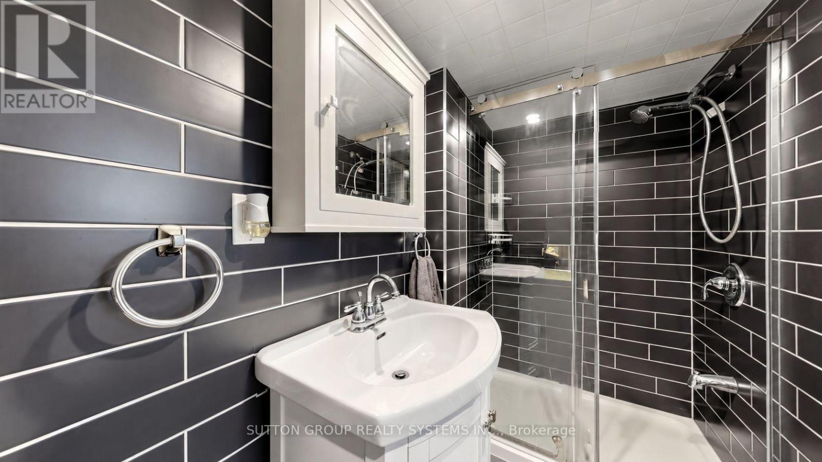 114 Rosemount Avenue, Toronto, Ontario  M6H 2M7 - Photo 21 - W13752662